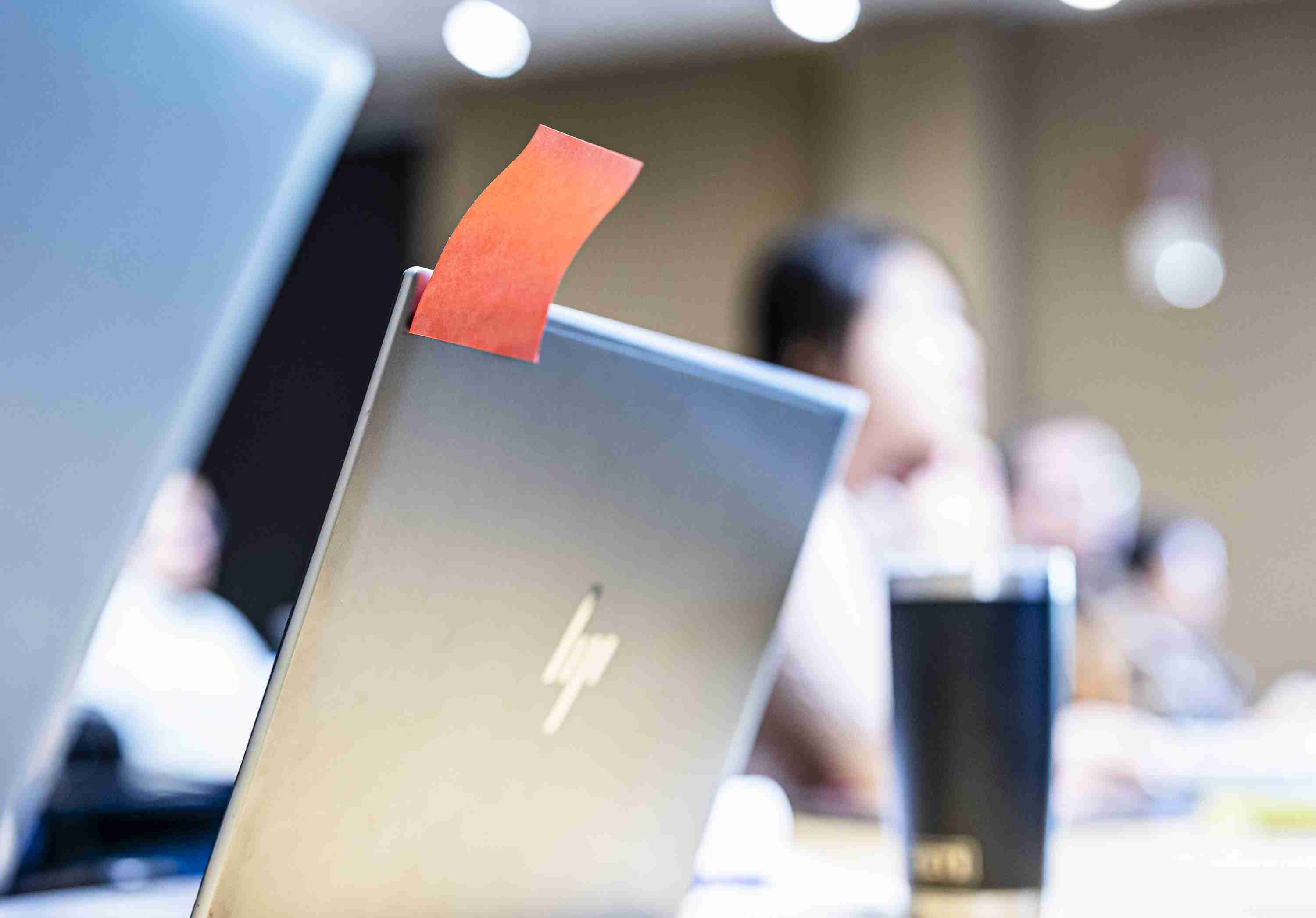 Picture of red sticky note on laptop